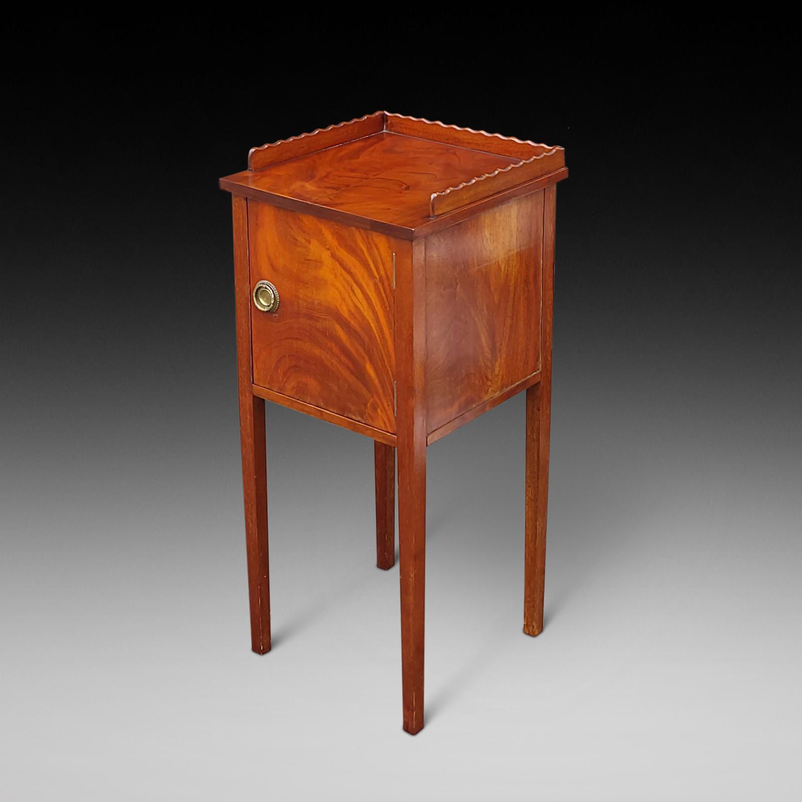 Late Victorian Mahogany Bedside Cabinet - Shoolbred, London (1 of 6) Late Victorian Mahogany Bedside Cabinet - Shoolbred, London (1 of 6)