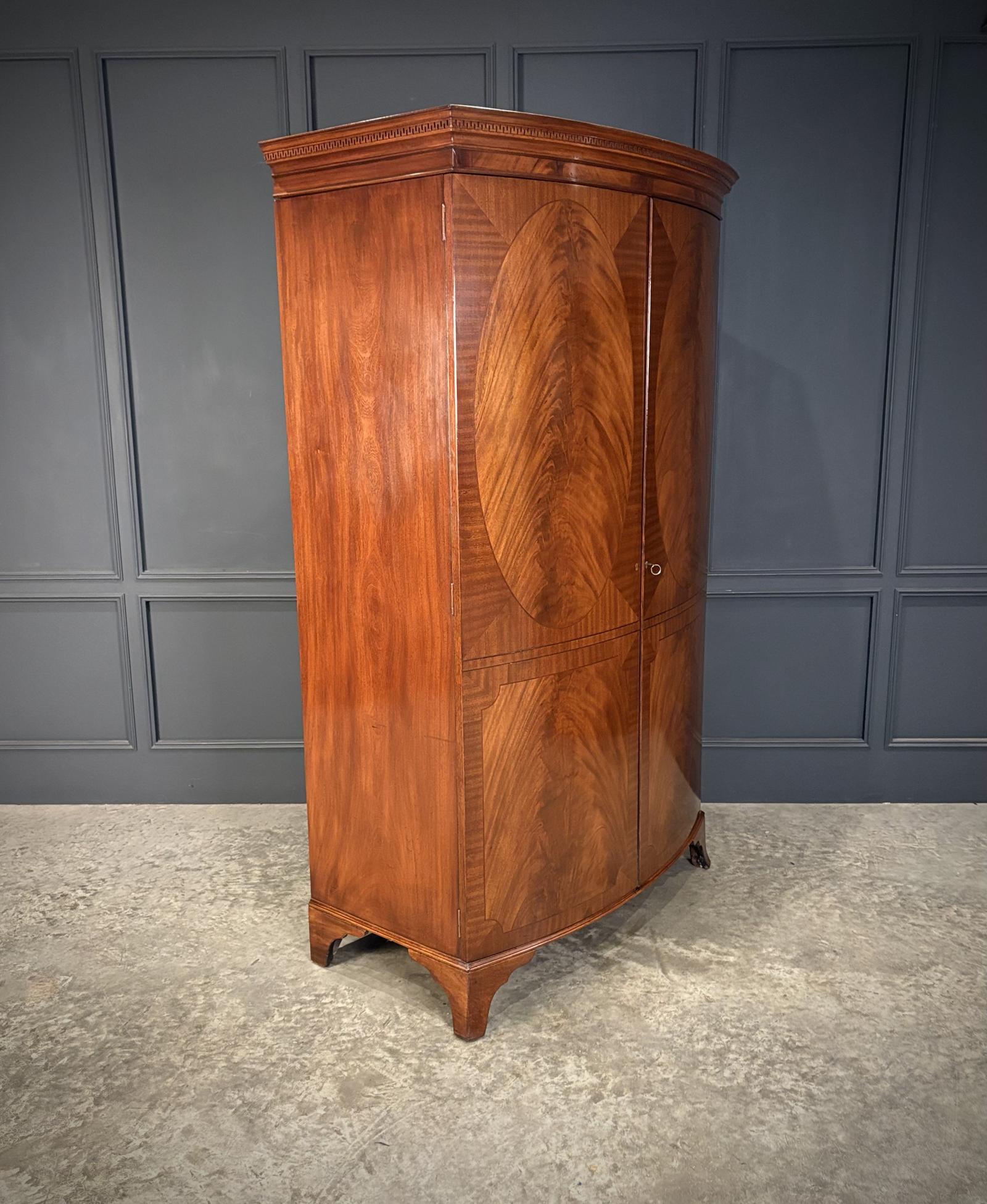 Mahogany Bow Front Wardrobe (1 of 7) Mahogany Bow Front Wardrobe (1 of 7)