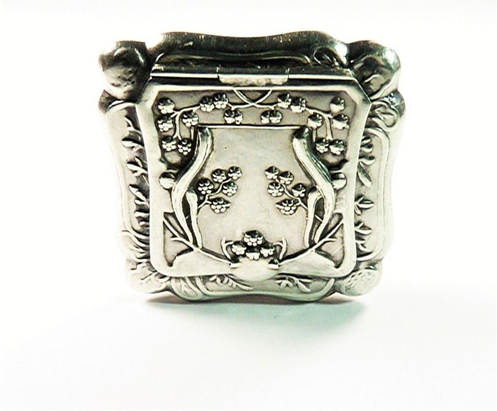 Hallmarked Continental Silver Powder Box 1915 (1 of 7)