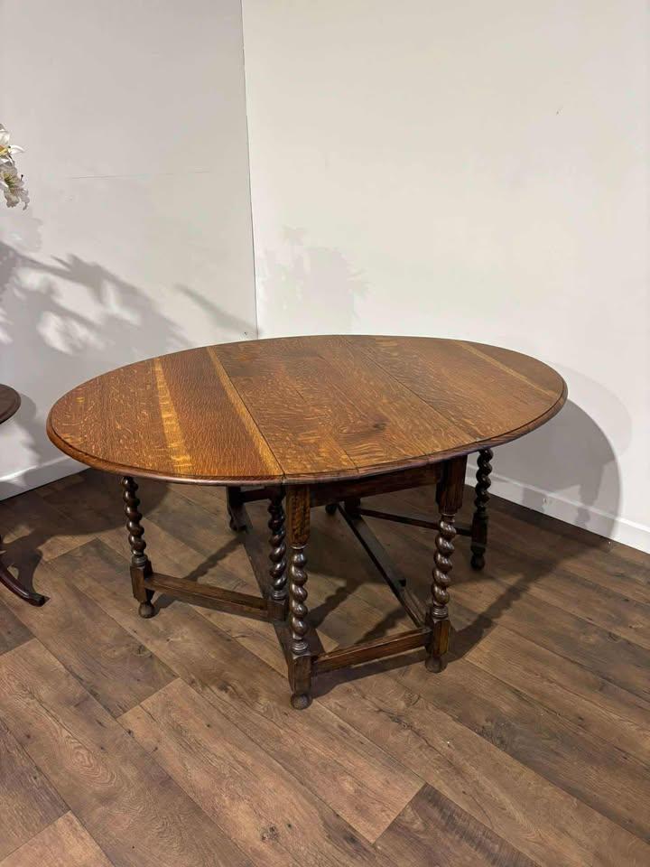 Vintage Oak Gateleg Dining Table on Barley Twist Supports (1 of 15)