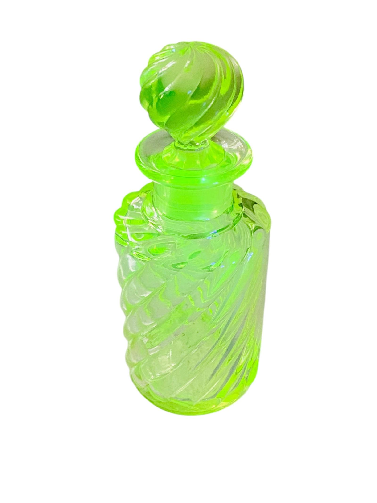 Antique French Baccarat Uranium / Vaseline Glass Bambous Tors Perfume Scent Bottle c.1915 (1 of 7) Antique French Baccarat Uranium / Vaseline Glass Bambous Tors Perfume Scent Bottle c.1915 (1 of 7)