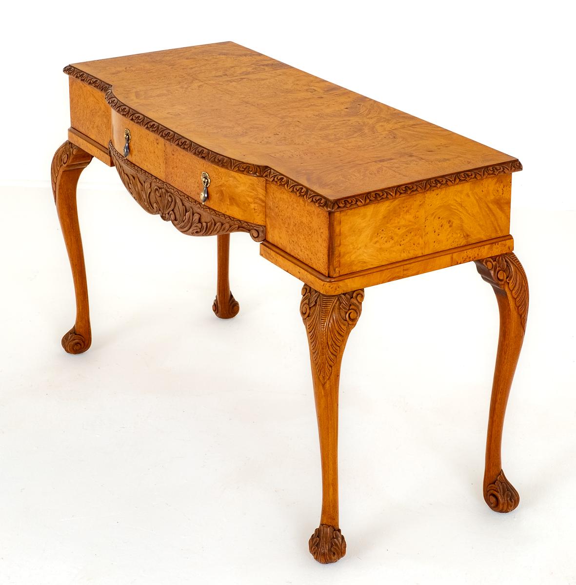 Quality Queen Anne Style Walnut Side Table (1 of 7)