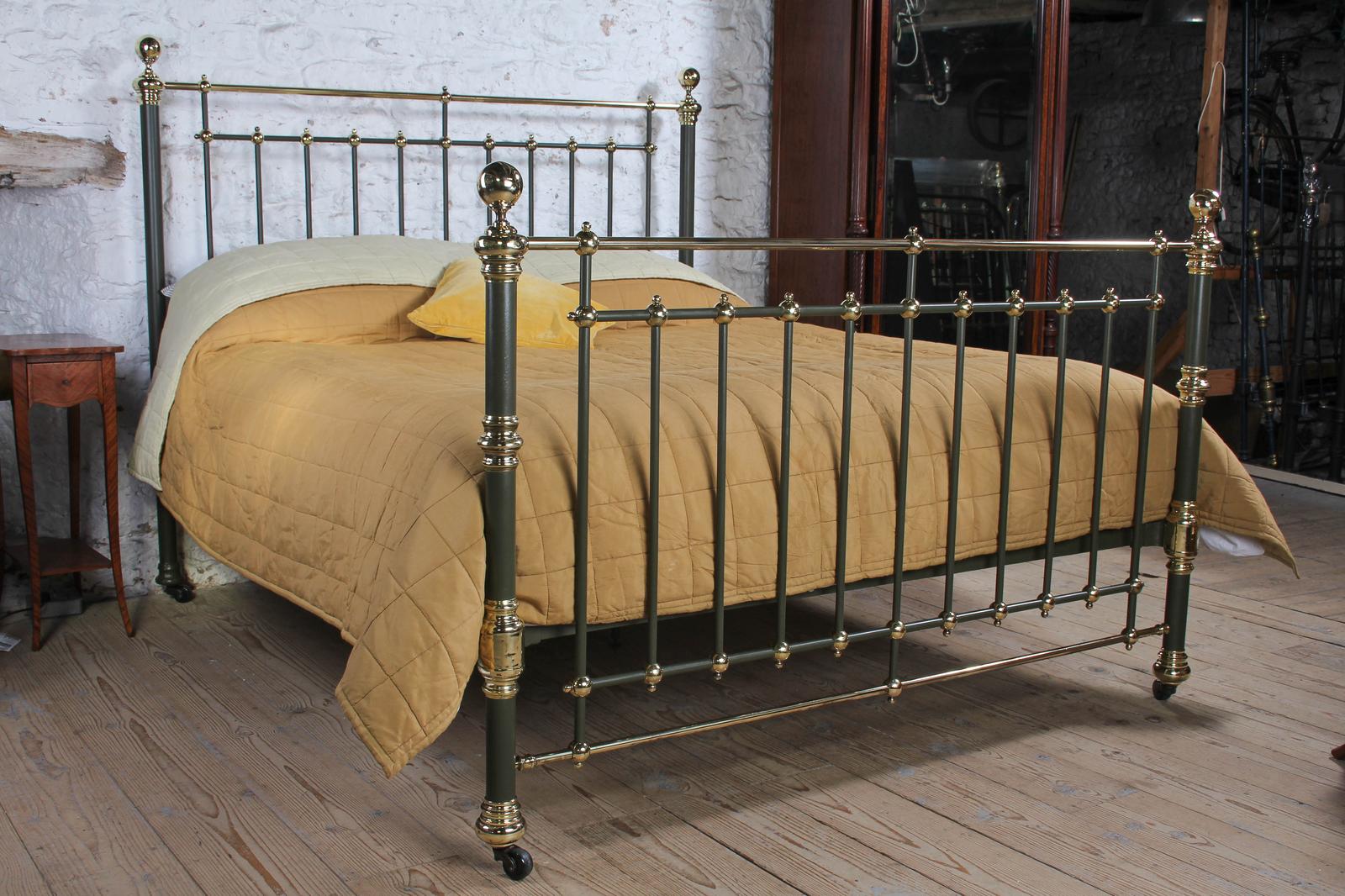Particularly Handsome Brass & Iron Super-king Bedstead (1 of 9) Particularly Handsome Brass & Iron Super-king Bedstead (1 of 9)