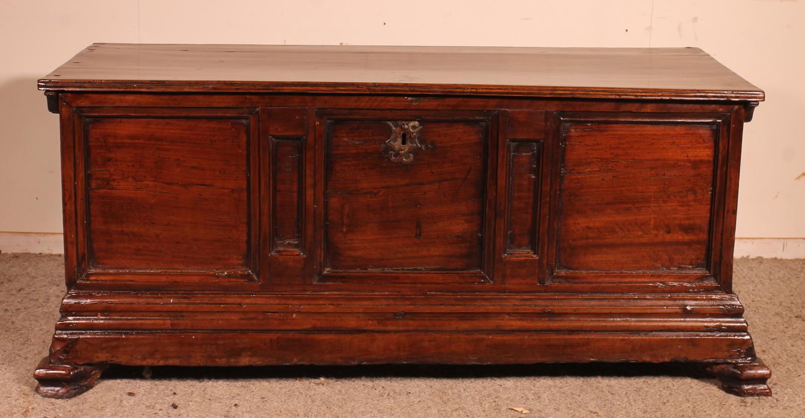 17th Century Catalan Chest (1 of 14)