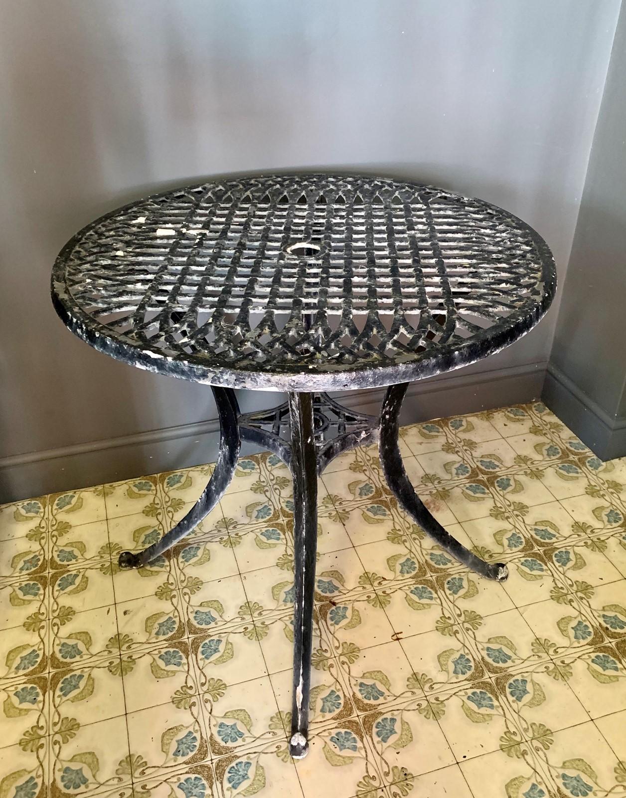 Vintage Metal Garden Table (1 of 7)