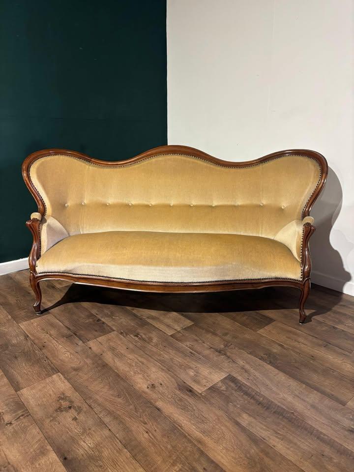 Victorian Mahogany Framed Sofa (1 of 17)