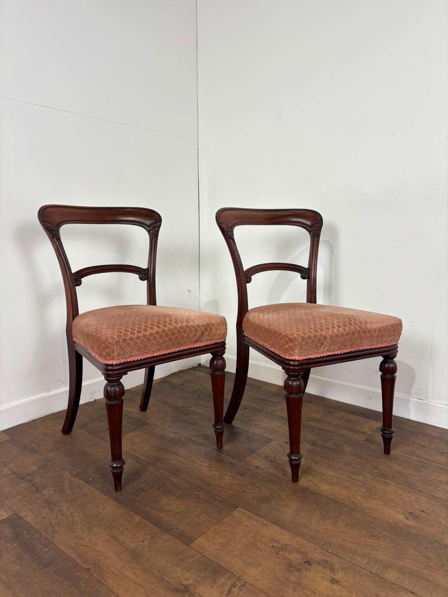 Pair of Victorian Mahogany Side Chairs on Turned Legs (1 of 11) Pair of Victorian Mahogany Side Chairs on Turned Legs (1 of 11)