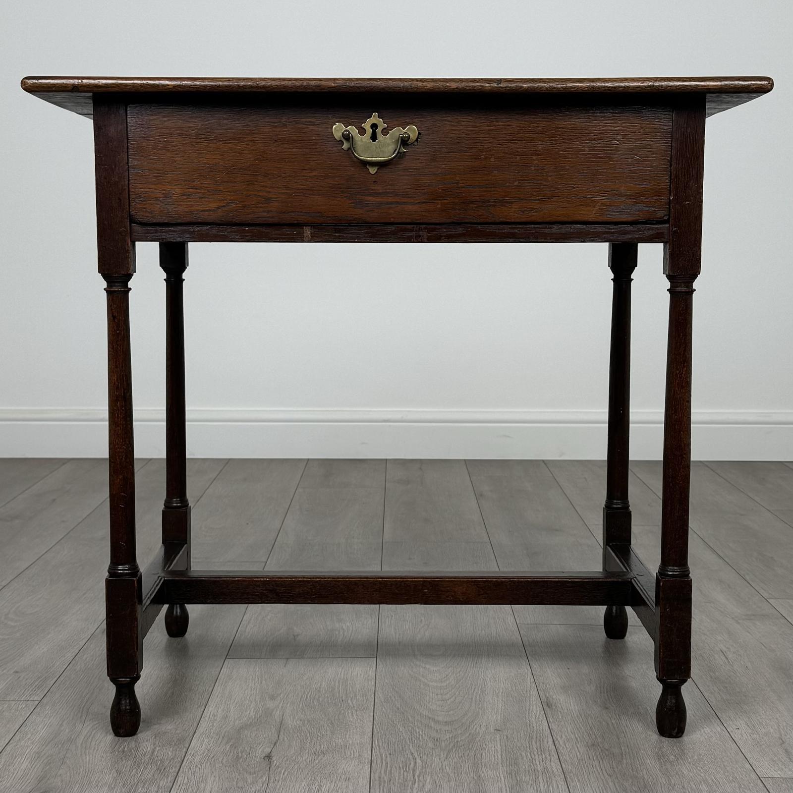 Antique 18th Century Good Quality Side Table in Oak (1 of 11)
