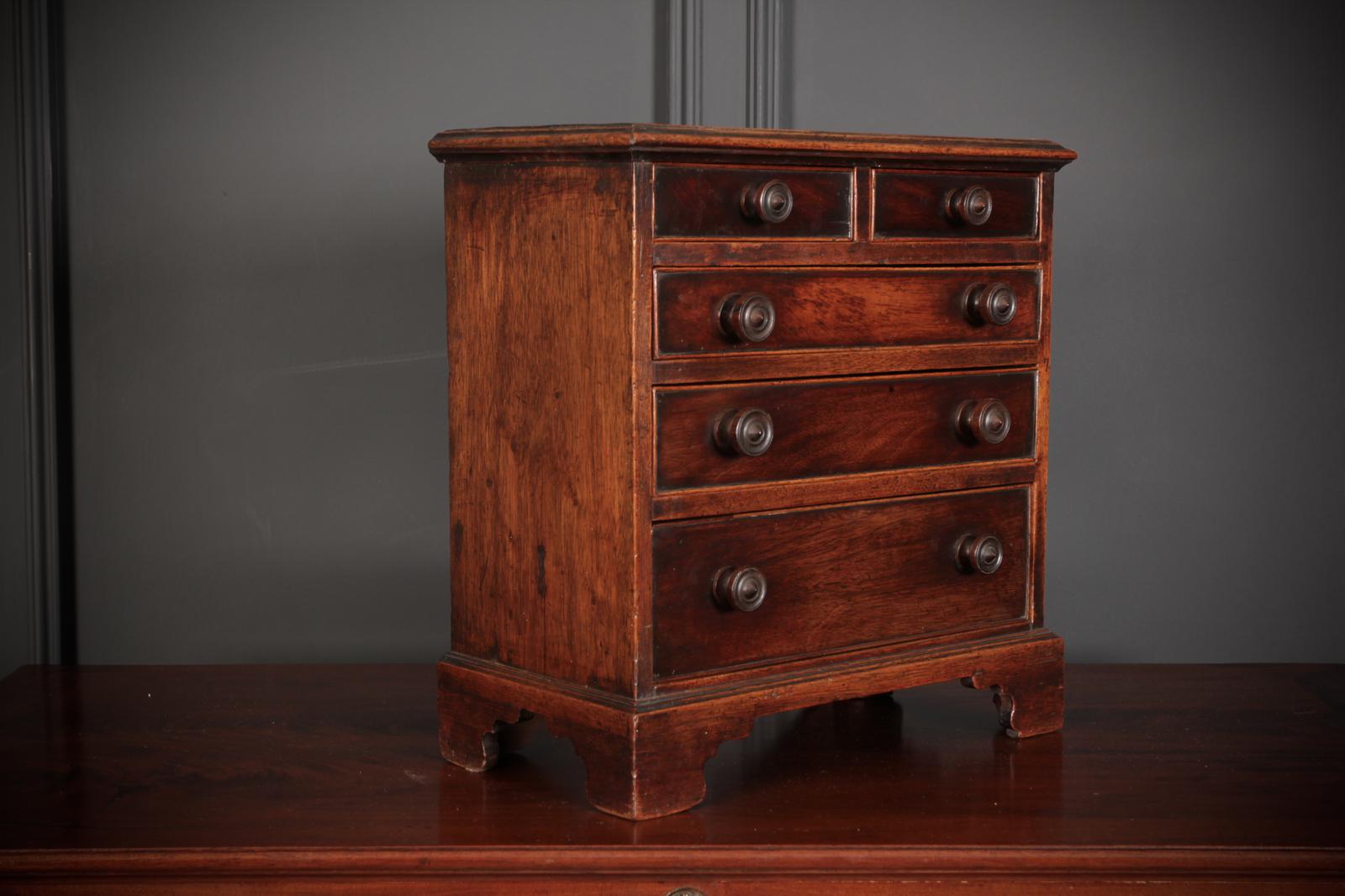 Georgian Mahogany Miniature Apprentice Chest of Drawers (1 of 10)