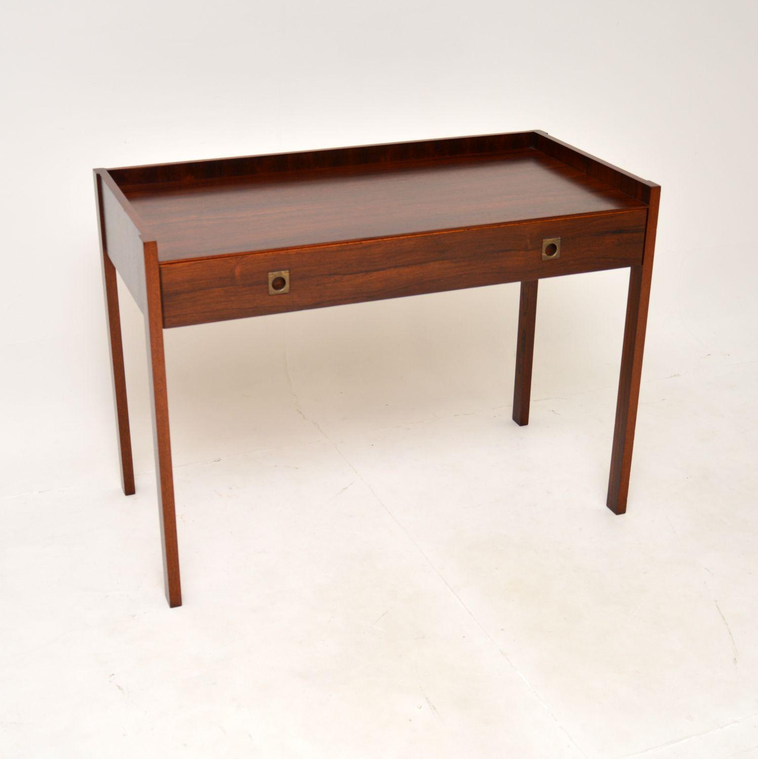 Vintage Rosewood Console Table / Desk by Robert Heritage for Archie Shine (1 of 12) Vintage Rosewood Console Table / Desk by Robert Heritage for Archie Shine (1 of 12)