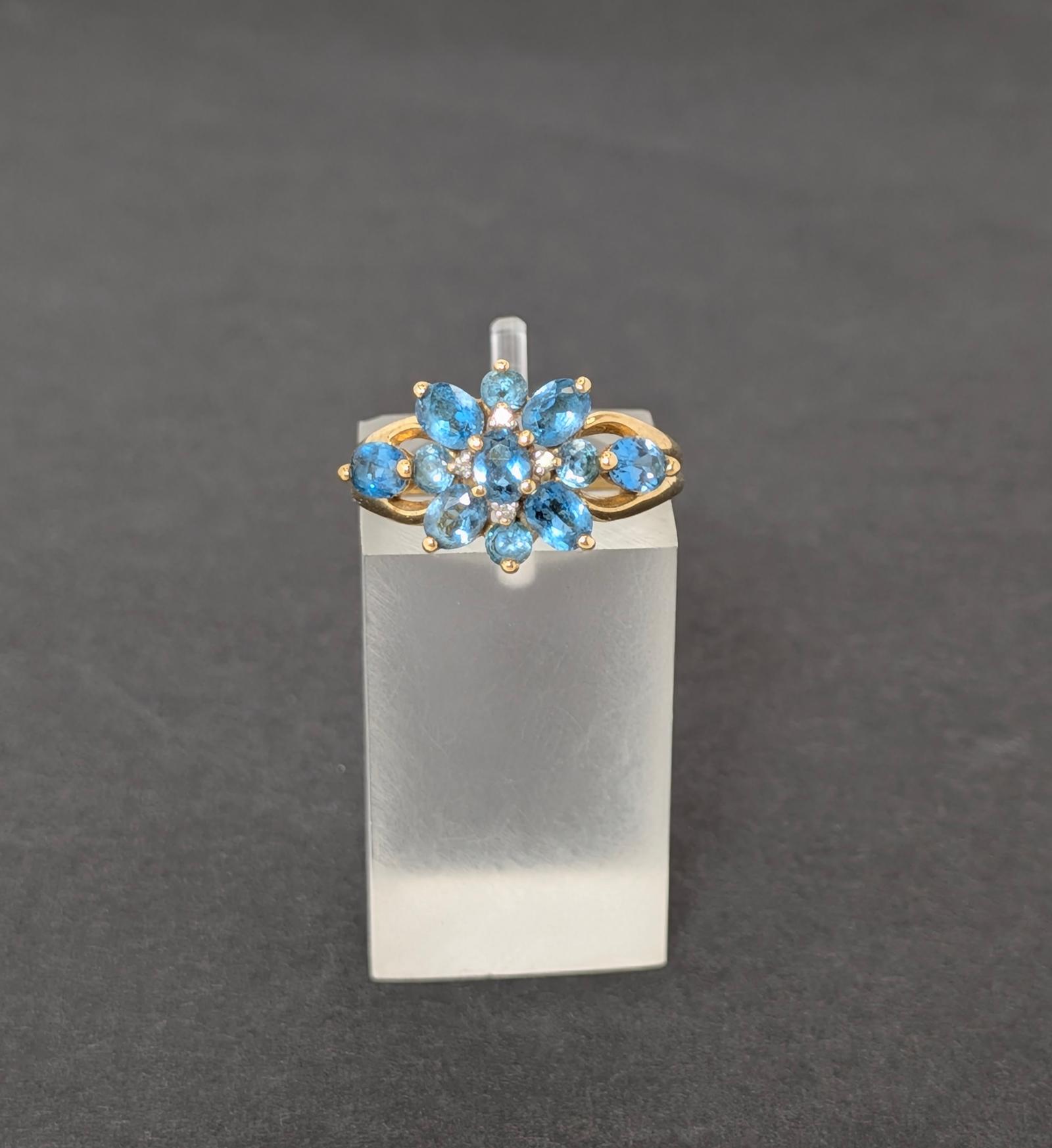 9ct Gold & Blue Topaz Foliate Design Ring (1 of 9) 9ct Gold & Blue Topaz Foliate Design Ring (1 of 9)