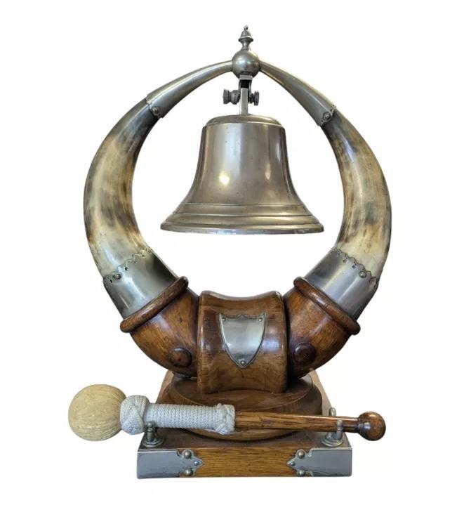 Late Victorian Oak, Horn & Brass Presentation Dinner Bell (1 of 6) Late Victorian Oak, Horn & Brass Presentation Dinner Bell (1 of 6)