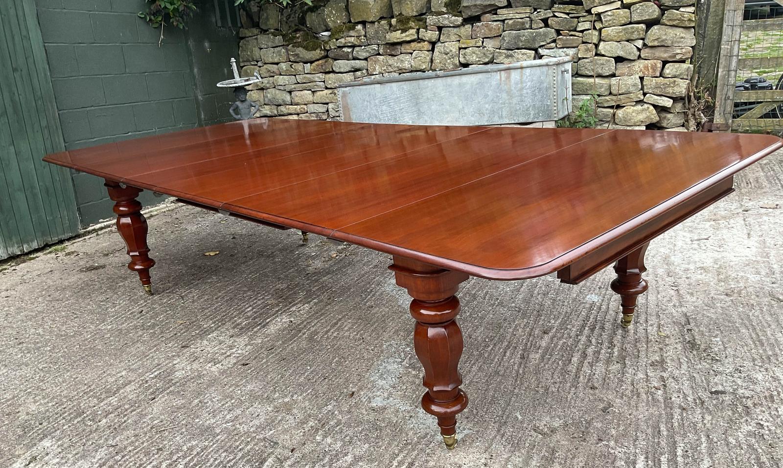 A Fine Early Victorian Extending Dining Table Mahogany Seat 12/14 (1 of 16) A Fine Early Victorian Extending Dining Table Mahogany Seat 12/14 (1 of 16)