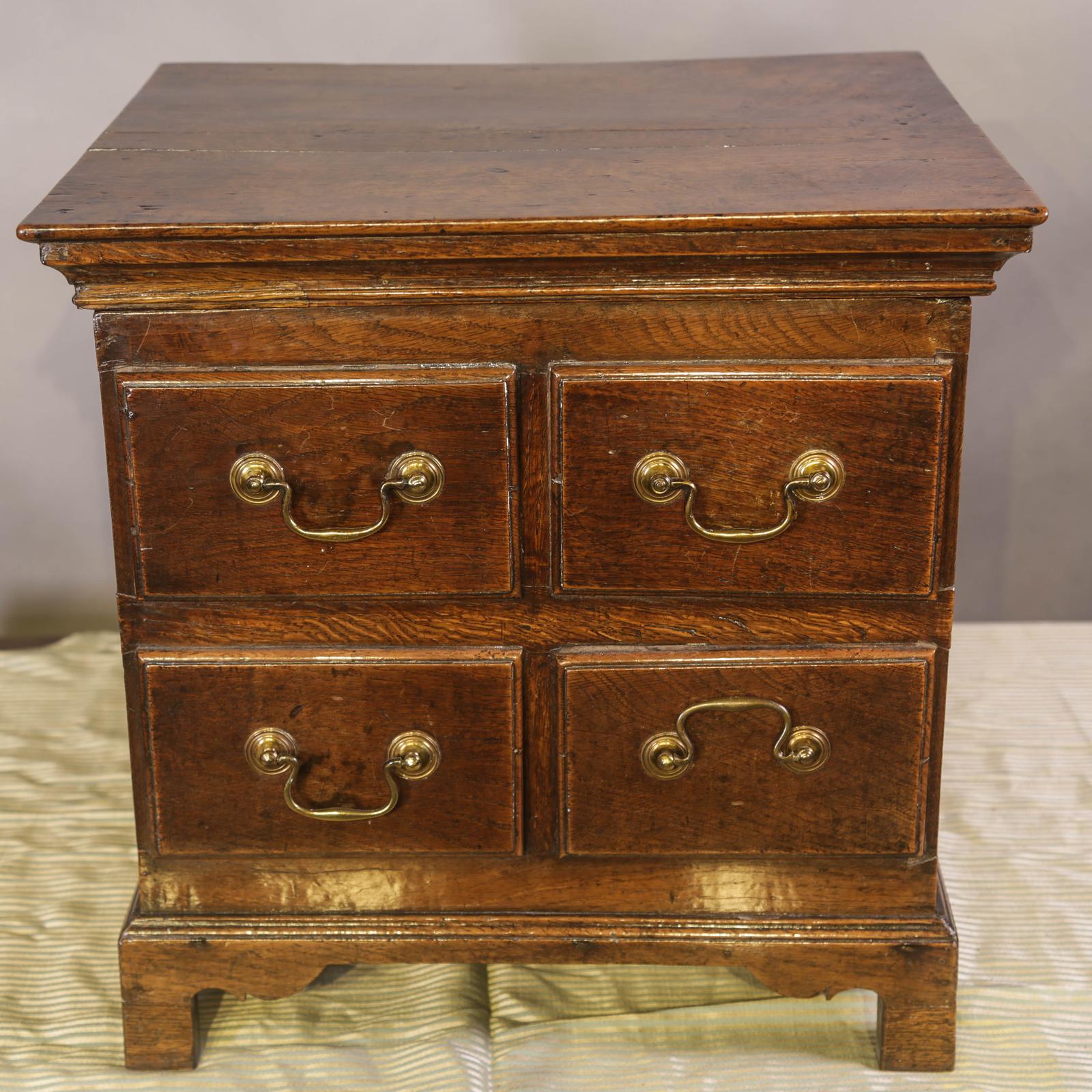 Attractive 18th Century Close Stool in Oak (1 of 9)