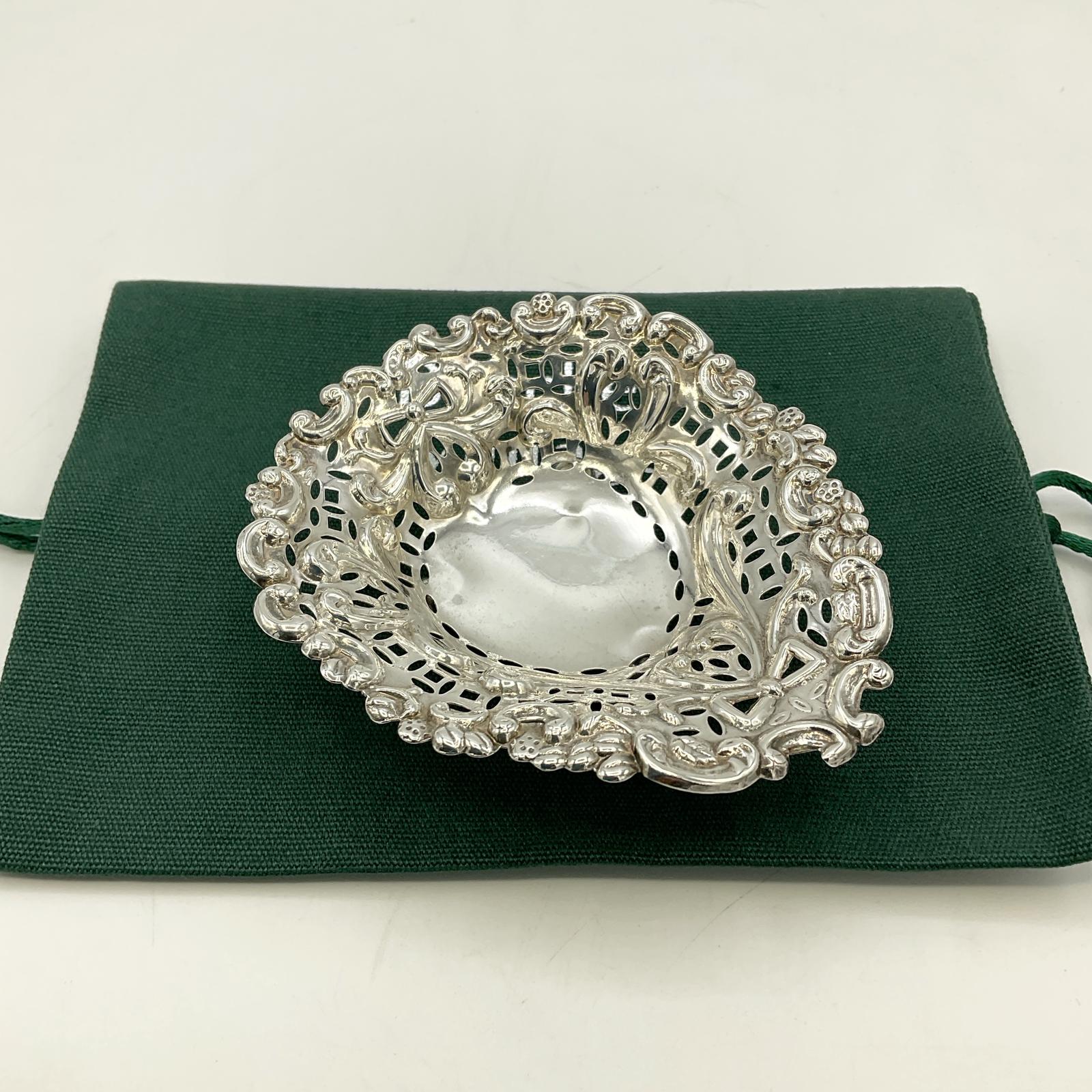Antique Small Silver Bon Bon Dish - Hallmarked 1895 (1 of 12) Antique Small Silver Bon Bon Dish - Hallmarked 1895 (1 of 12)