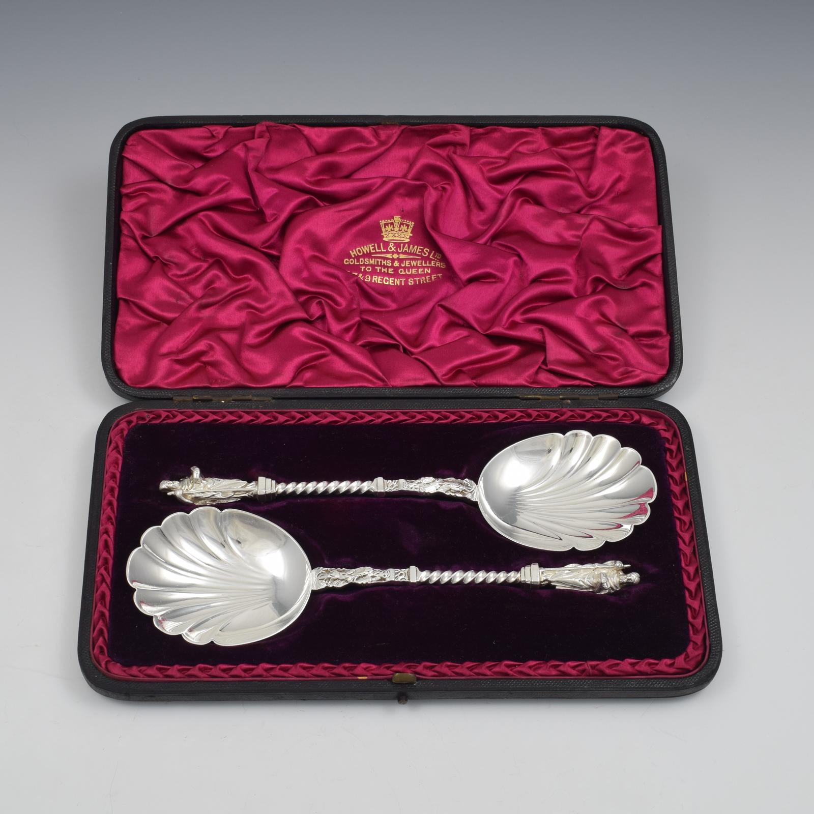Stunning Pair of Victorian Cased Silver Scallop Shell Apostle Serving Spoons (1 of 10)