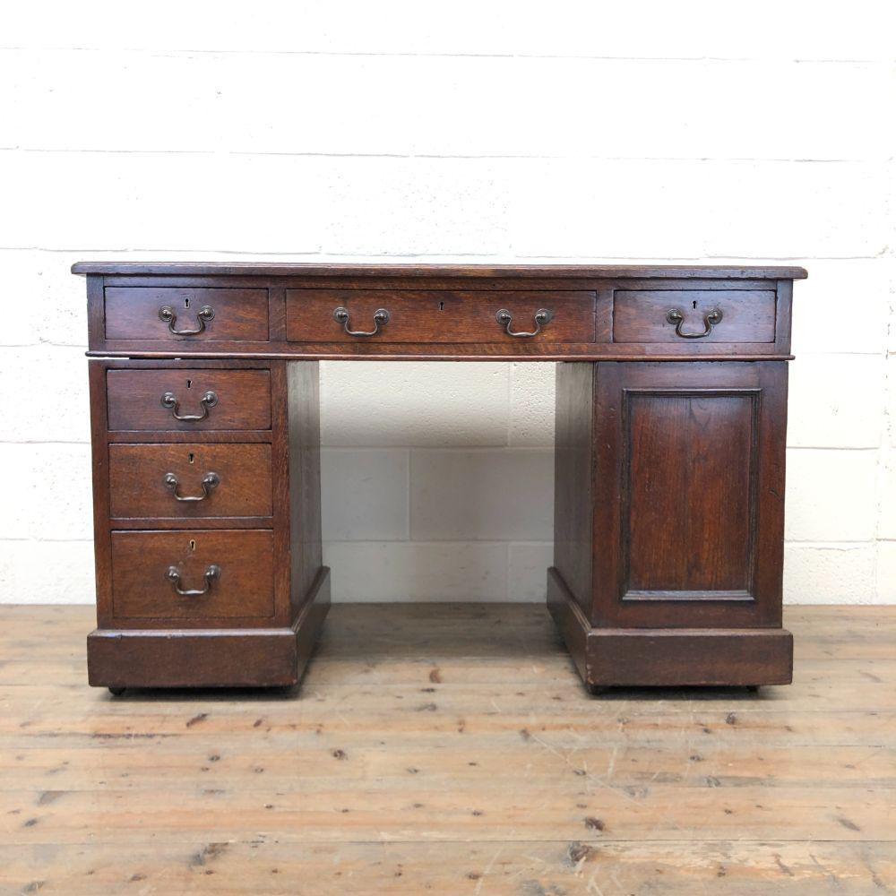 Early 20th Century Oak Desk with Leather Top (1 of 9) Early 20th Century Oak Desk with Leather Top (1 of 9)