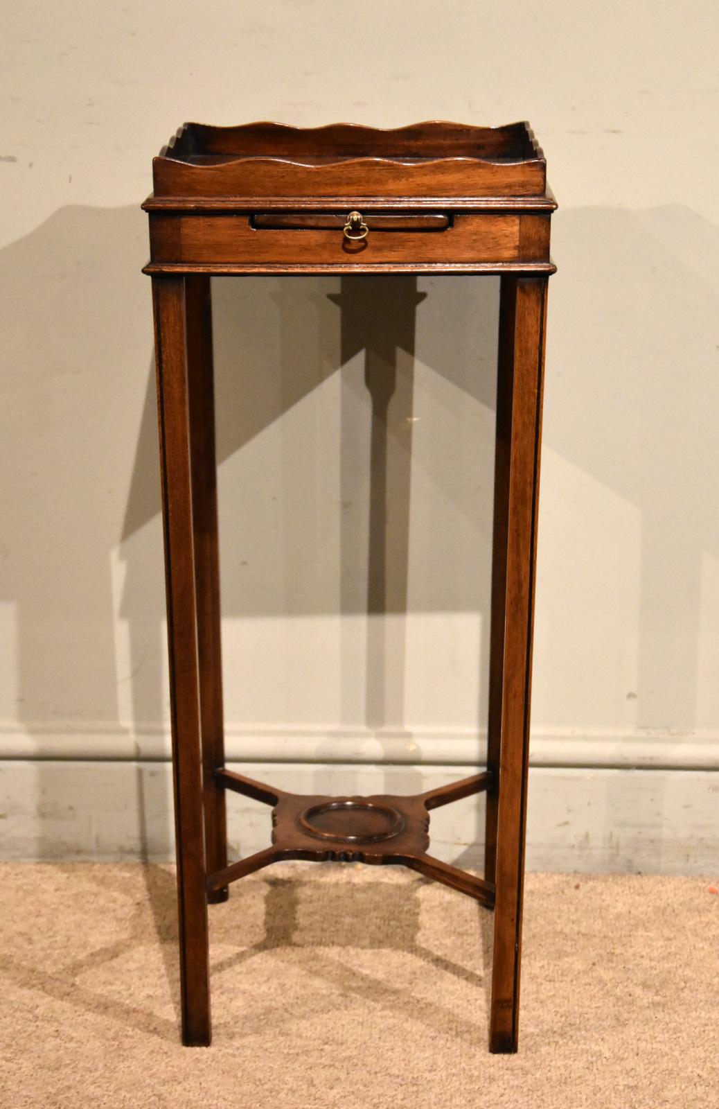 Late 19th Century Mahogany Urn Stand (1 of 7) Late 19th Century Mahogany Urn Stand (1 of 7)