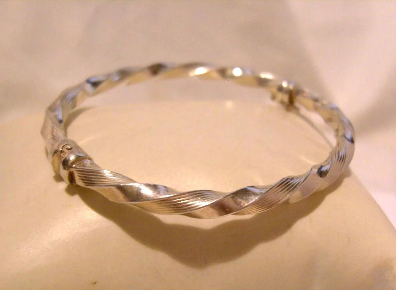 Silver Bangle Chunky Textured Ribbon Twist Bracelet 7" Length 10.8g (1 of 10)