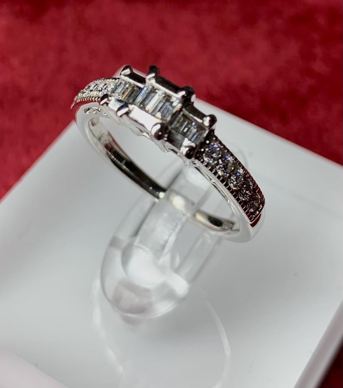 18 Carat Diamond White Gold Ring (1 of 9)