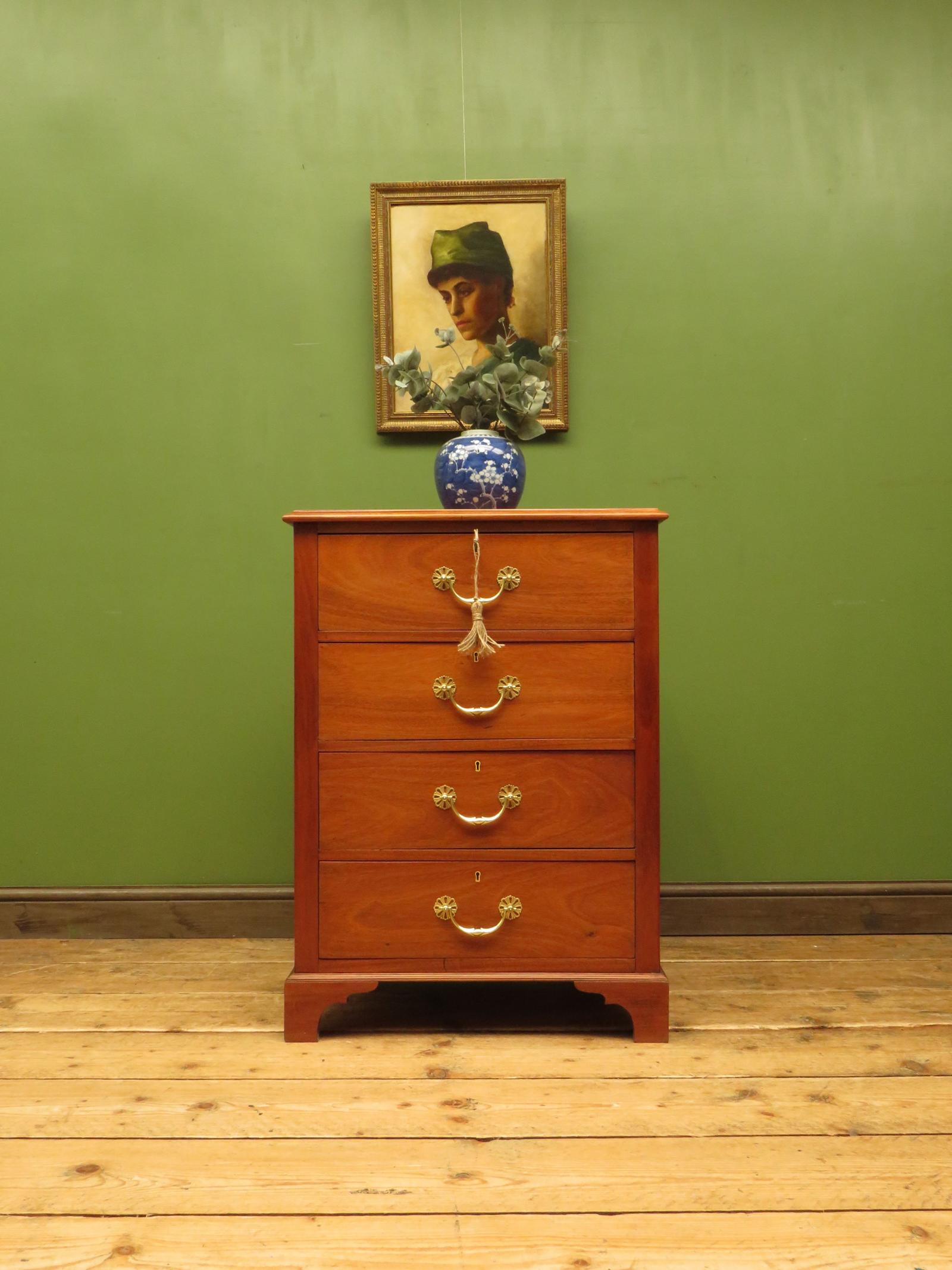 Compact Antique Mahogany Chest of Drawers Suitable for an Office or Bedroom (1 of 20)