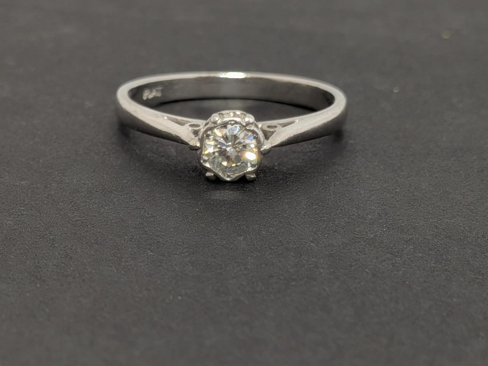 Diamond Solitaire Platinum Ring (1 of 8) Diamond Solitaire Platinum Ring (1 of 8)