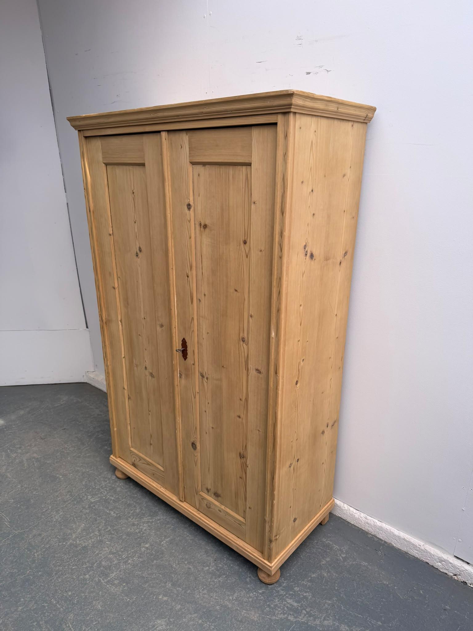 A Mint Clean Victorian Antique / Old Pine 2 Door Linen Cupboard to Wax/paint (1 of 10) A Mint Clean Victorian Antique / Old Pine 2 Door Linen Cupboard to Wax/paint (1 of 10)
