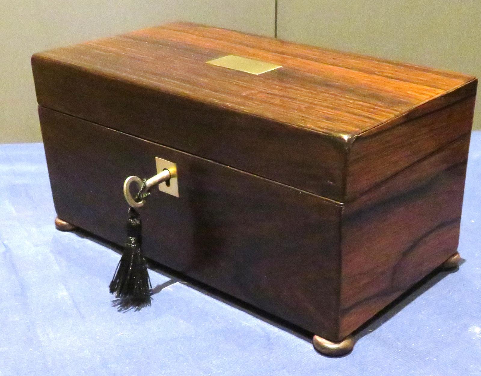 ROSEWOOD TEA CADDY WITH TWO LIDDED COMPARTMENTS (1 of 4)