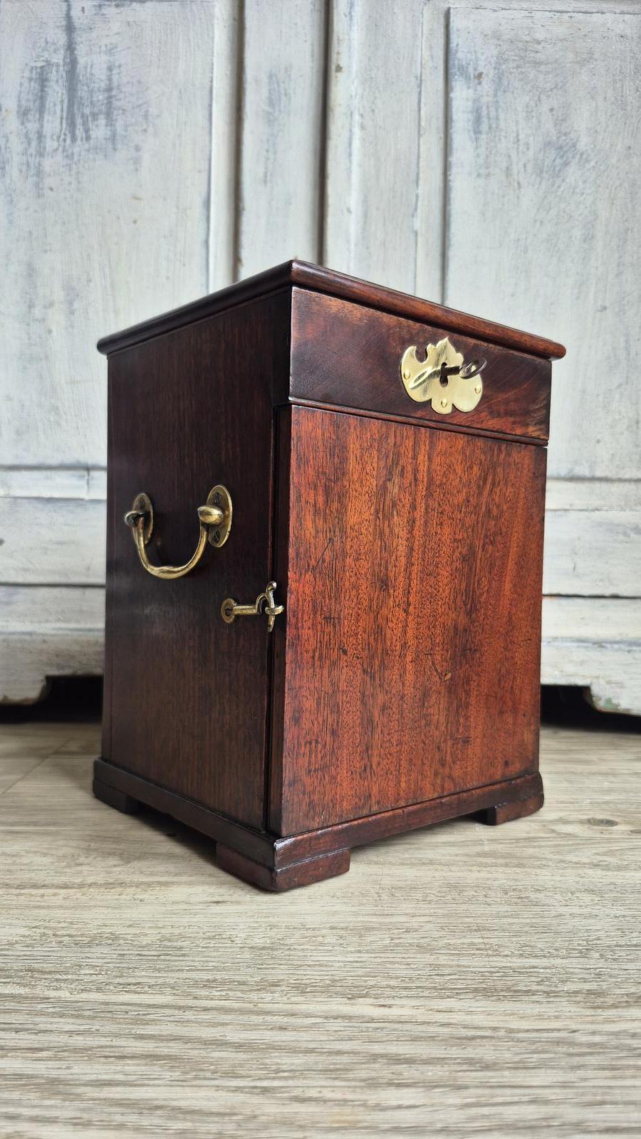 Antique Mahogany Apothecary Cabinet (1 of 29) Antique Mahogany Apothecary Cabinet (1 of 29)