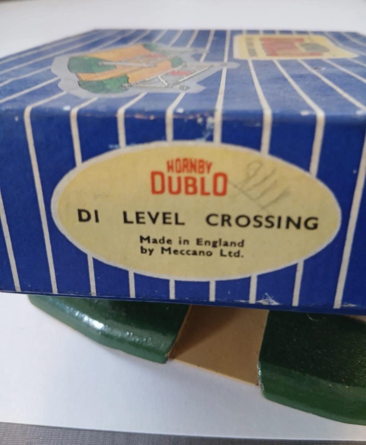 Hornby Dublo Model Train Accessories (1 of 24)