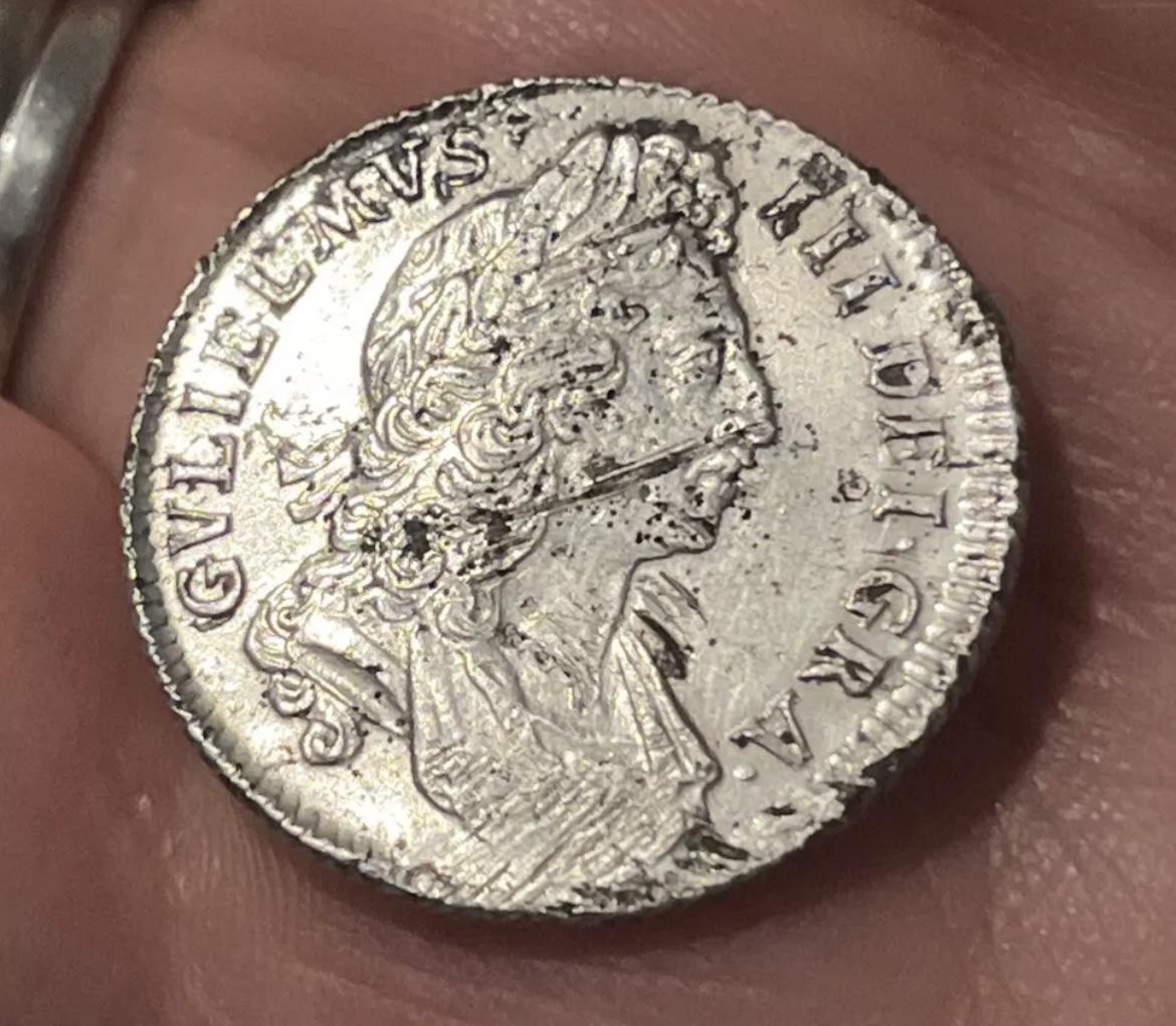 William III - 1696 Silver Shilling (1 of 23)