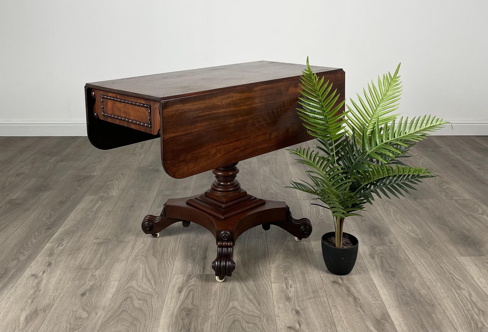 Antique 18th Century Pembroke Table in Mahogany (1 of 13)