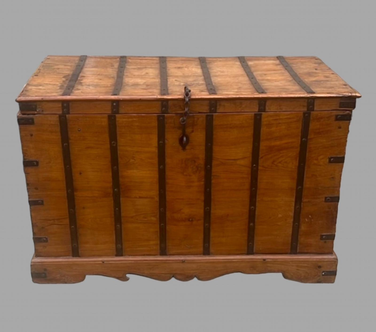 Good Sized Antique Oak Silver / Campaign Chest (1 of 10) Good Sized Antique Oak Silver / Campaign Chest (1 of 10)