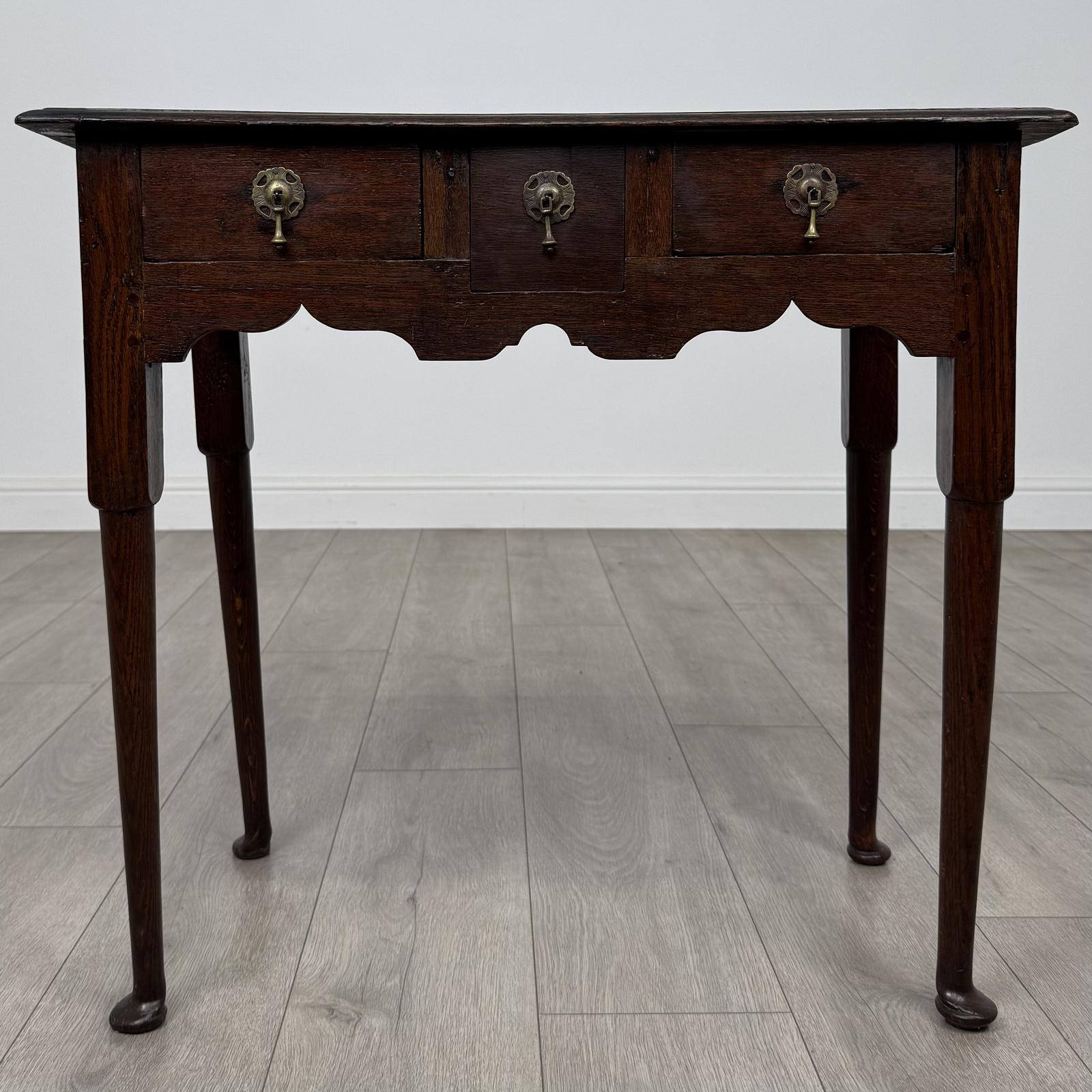 Antique 18th Century Good Quality Side Table in Oak (1 of 11)