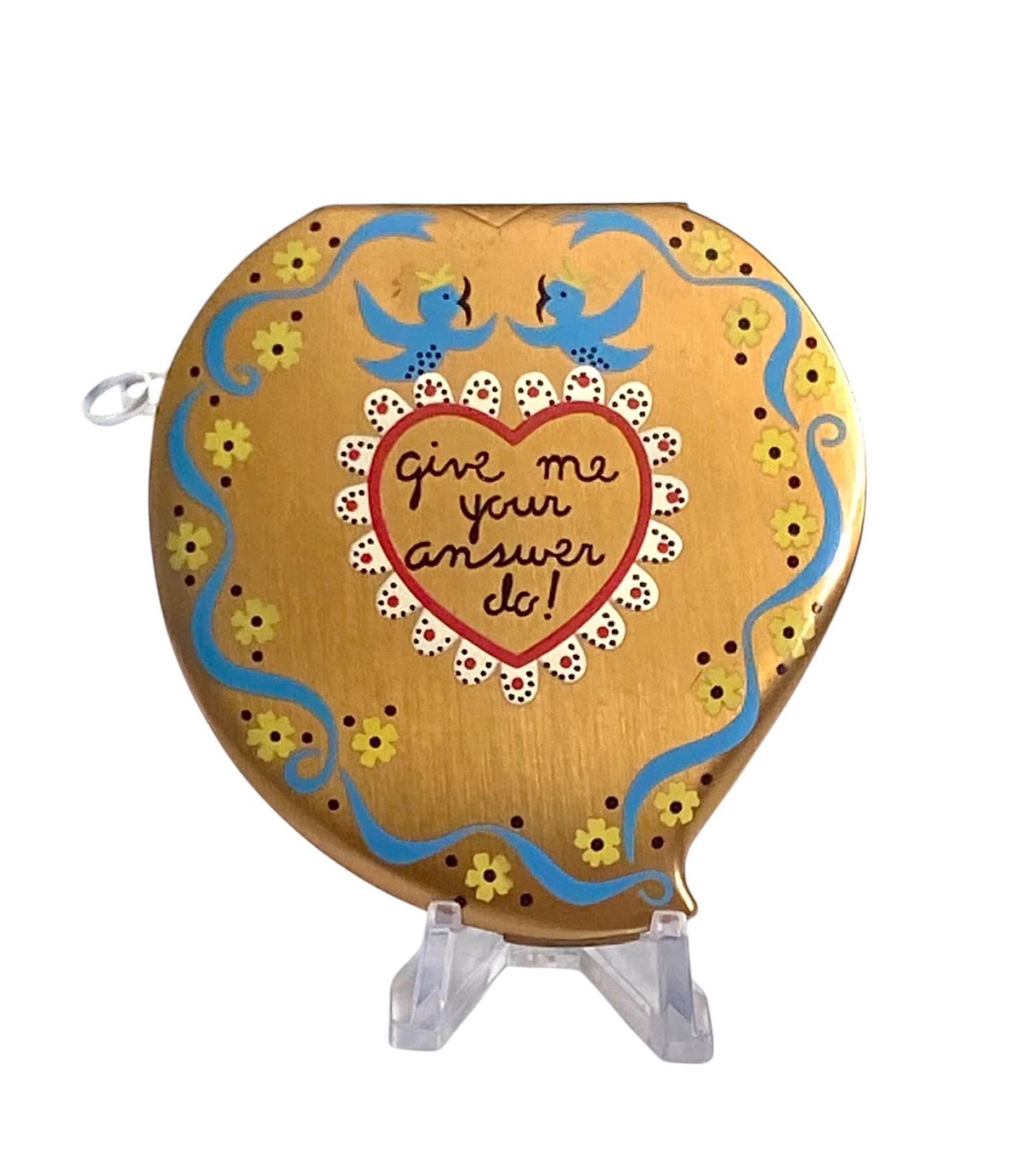 Vintage Elgin American Heart Shape Enamel Powder Compact Circa 1940 (1 of 7) Vintage Elgin American Heart Shape Enamel Powder Compact Circa 1940 (1 of 7)