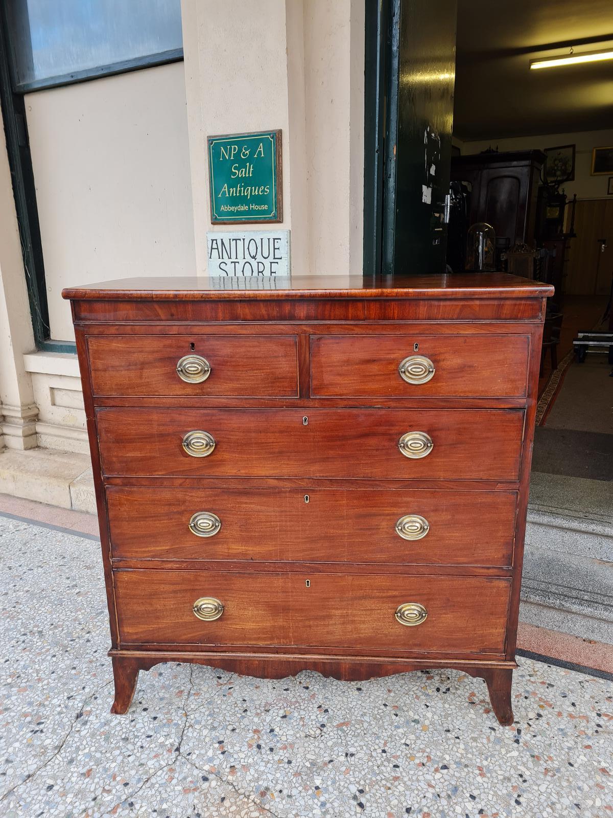 Impressive Georgian Mahogany Chest of Drawers (1 of 9) Impressive Georgian Mahogany Chest of Drawers (1 of 9)