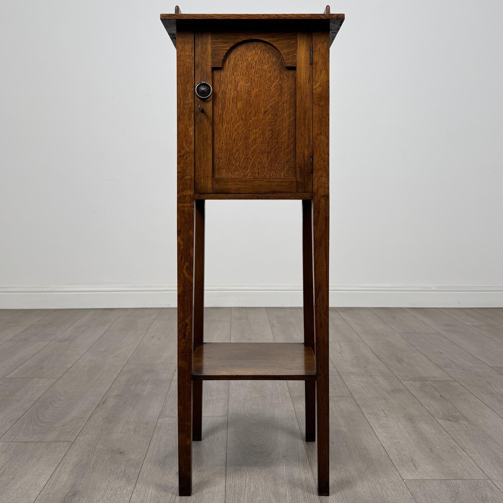 English 20th Century Chest of Drawers - main image