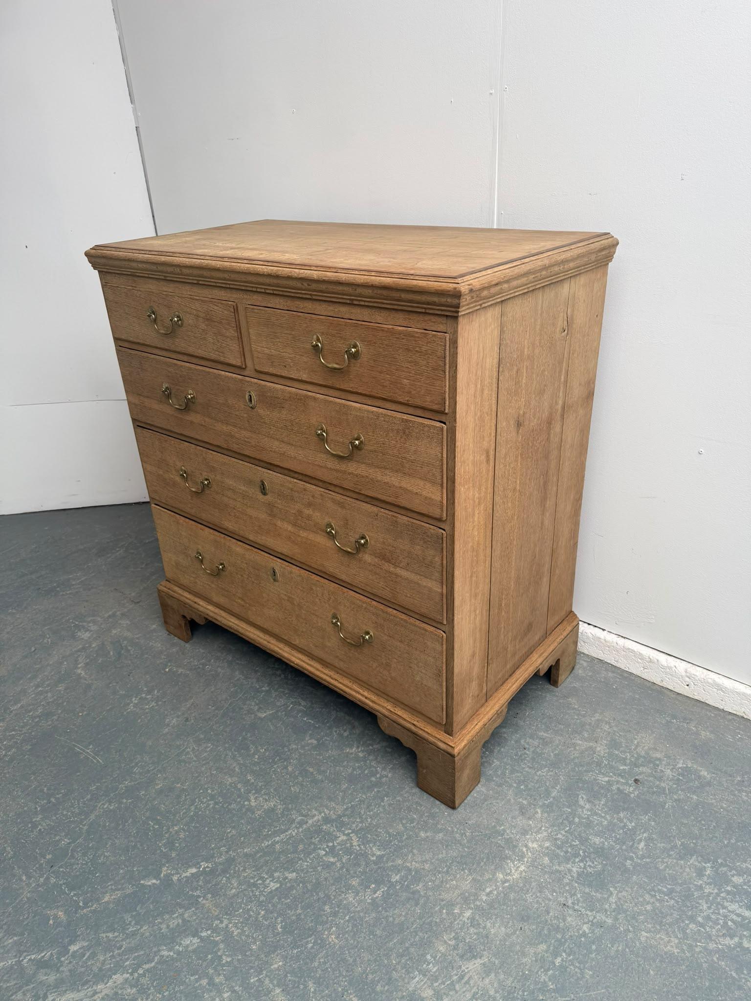 An Early Georgian Solid Oak 5 Drawer Chest of Drawers to Wax / Paint (1 of 13) An Early Georgian Solid Oak 5 Drawer Chest of Drawers to Wax / Paint (1 of 13)