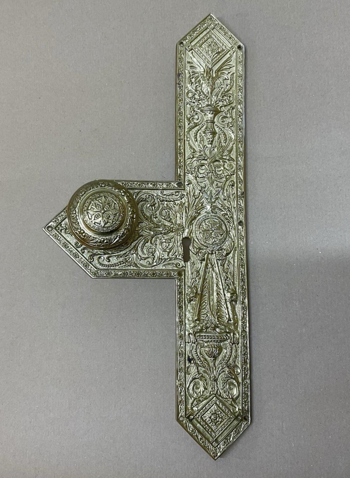 Victorian Gilt Brass Door Escutcheon Plate & Knob c.1880 (1 of 5) Victorian Gilt Brass Door Escutcheon Plate & Knob c.1880 (1 of 5)