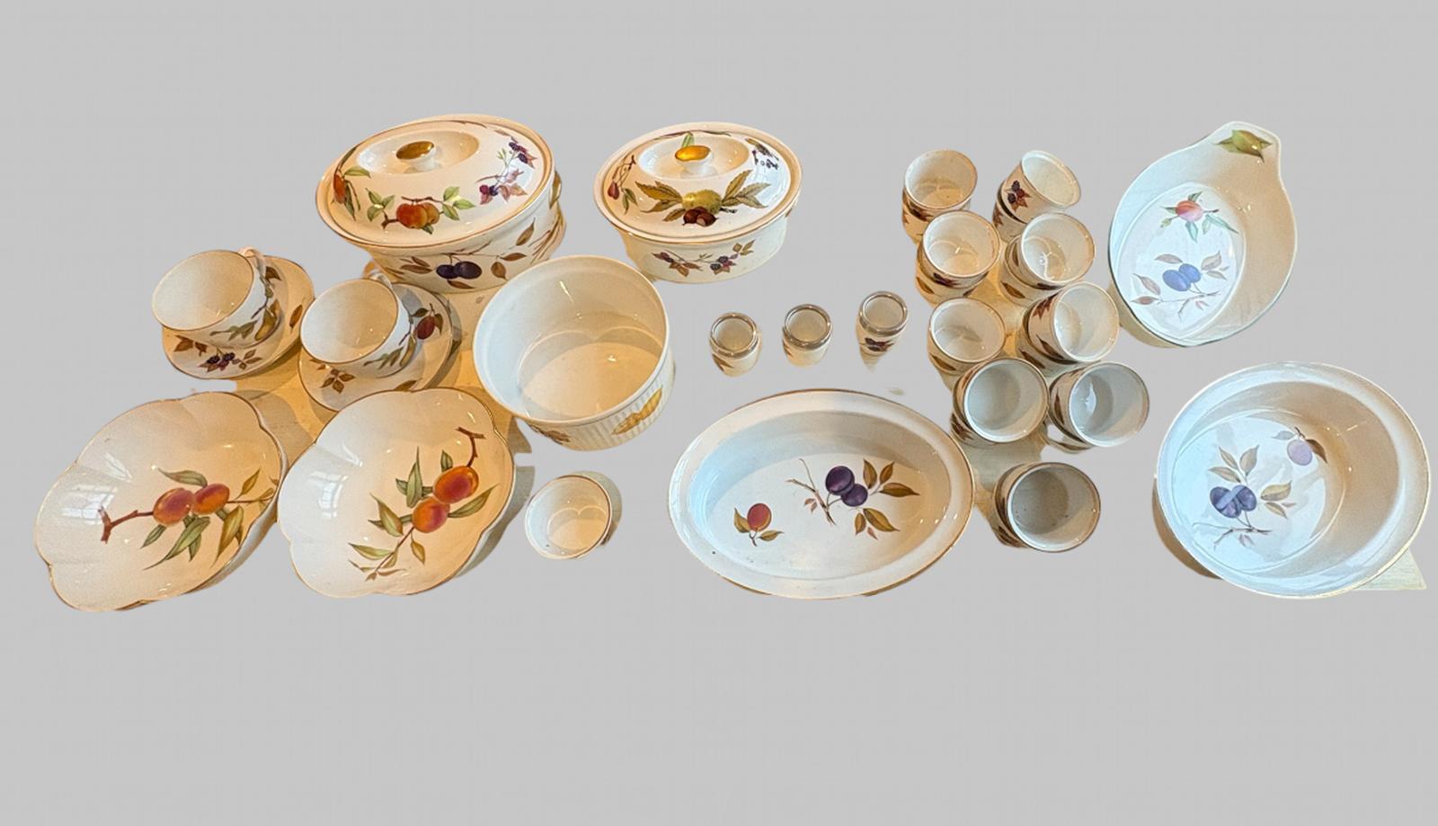 Set of Early Royal Worcester 'Evesham' Porcelain (1 of 14) Set of Early Royal Worcester 'Evesham' Porcelain (1 of 14)