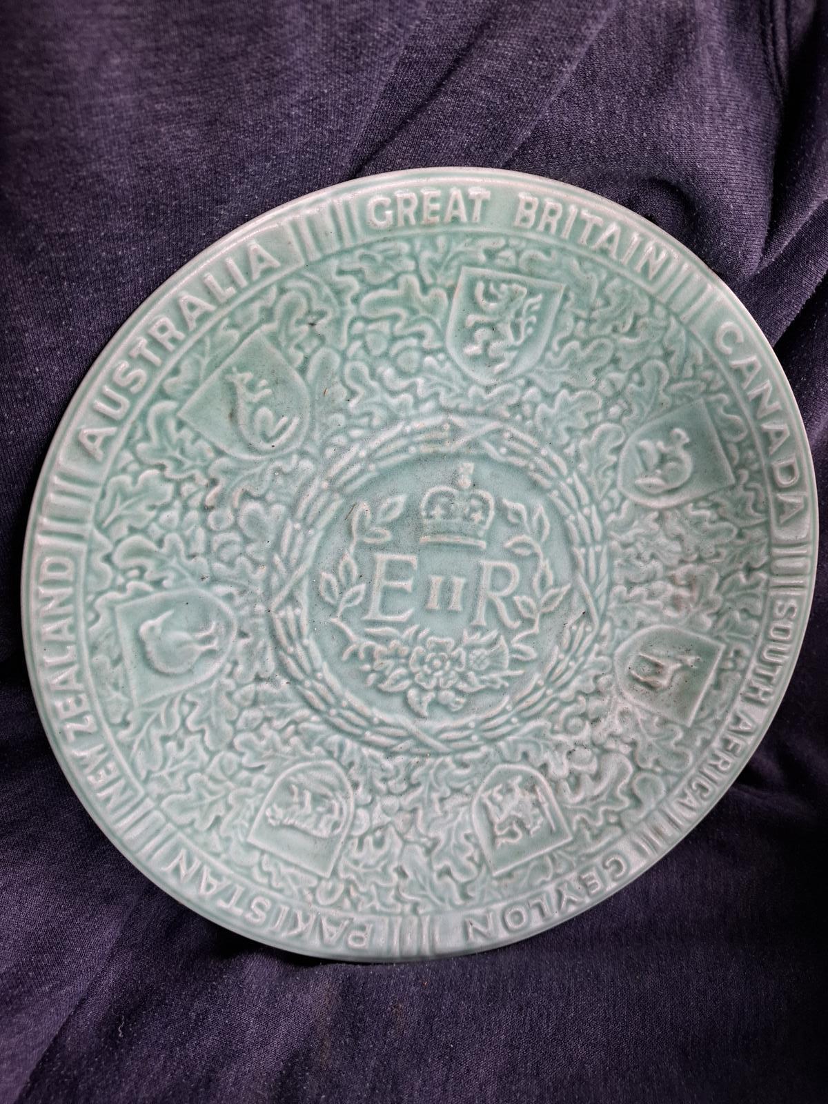 Vintage Wedgwood & Co Queen Elizabeth II Coronation Commonwealth Plate - 1953 (1 of 3)