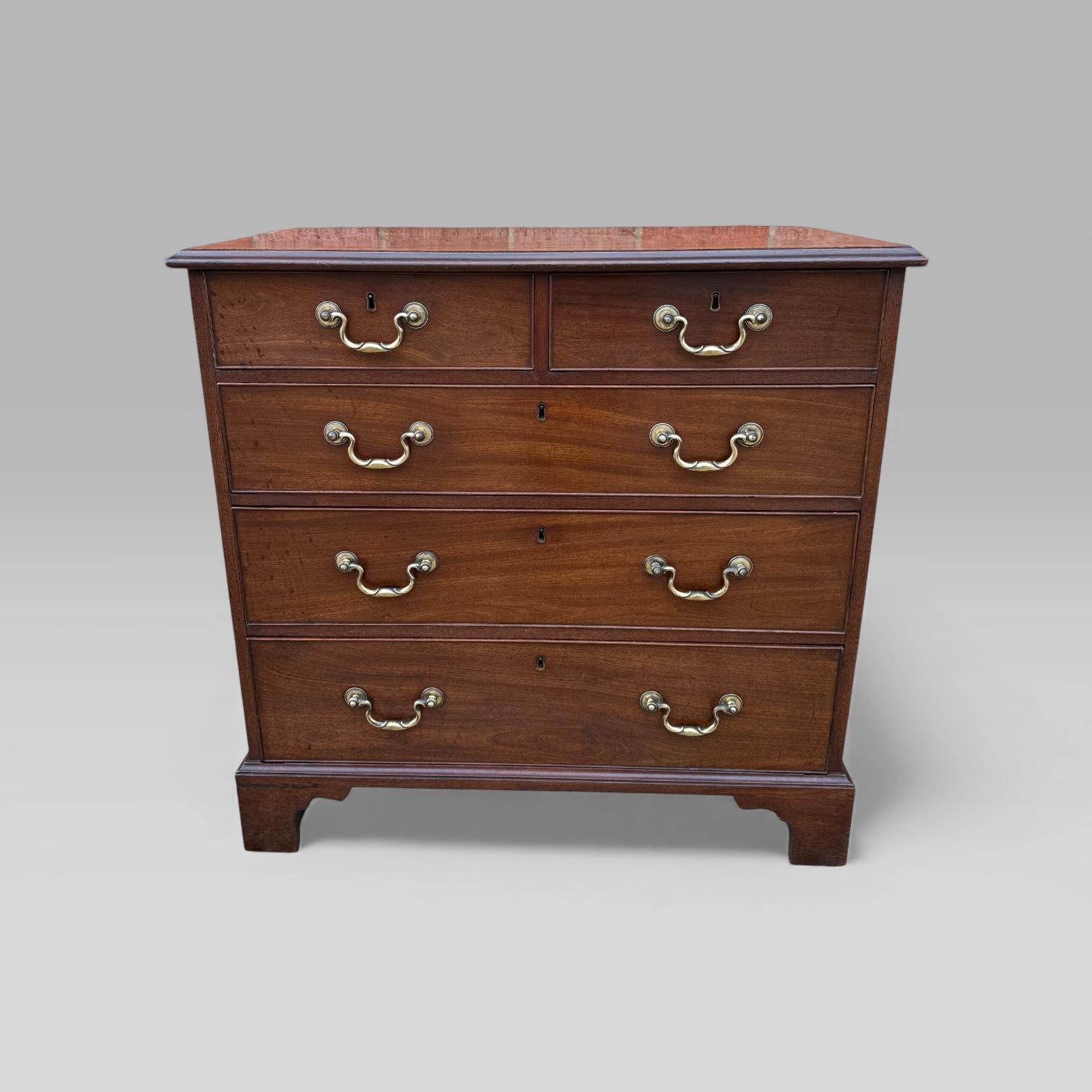 Small Antique Georgian Cuban Mahogany & Walnut Crossbanded Chest of Drawers (1 of 15)