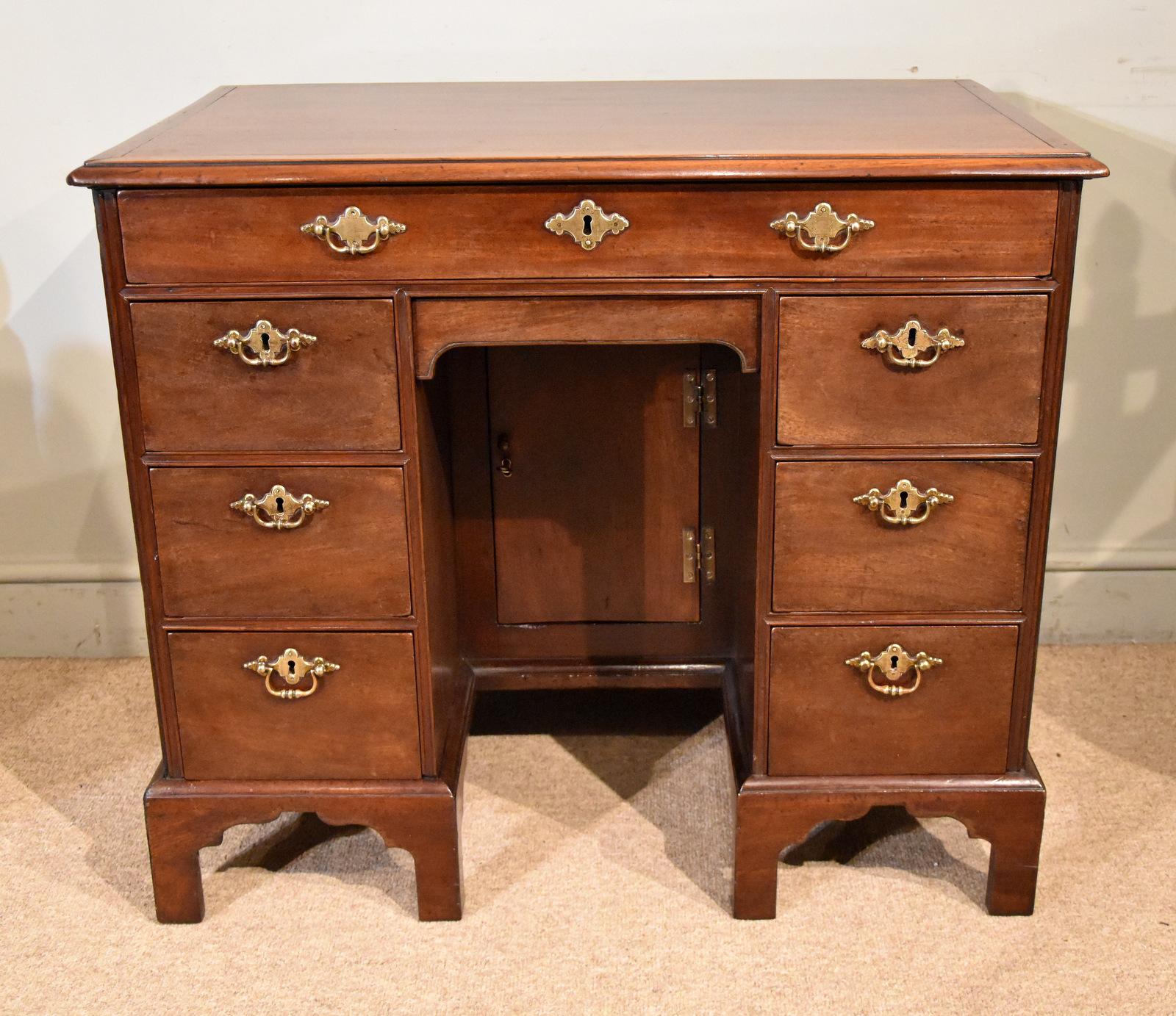 George III Mahogany Kneehole Desk (1 of 10)