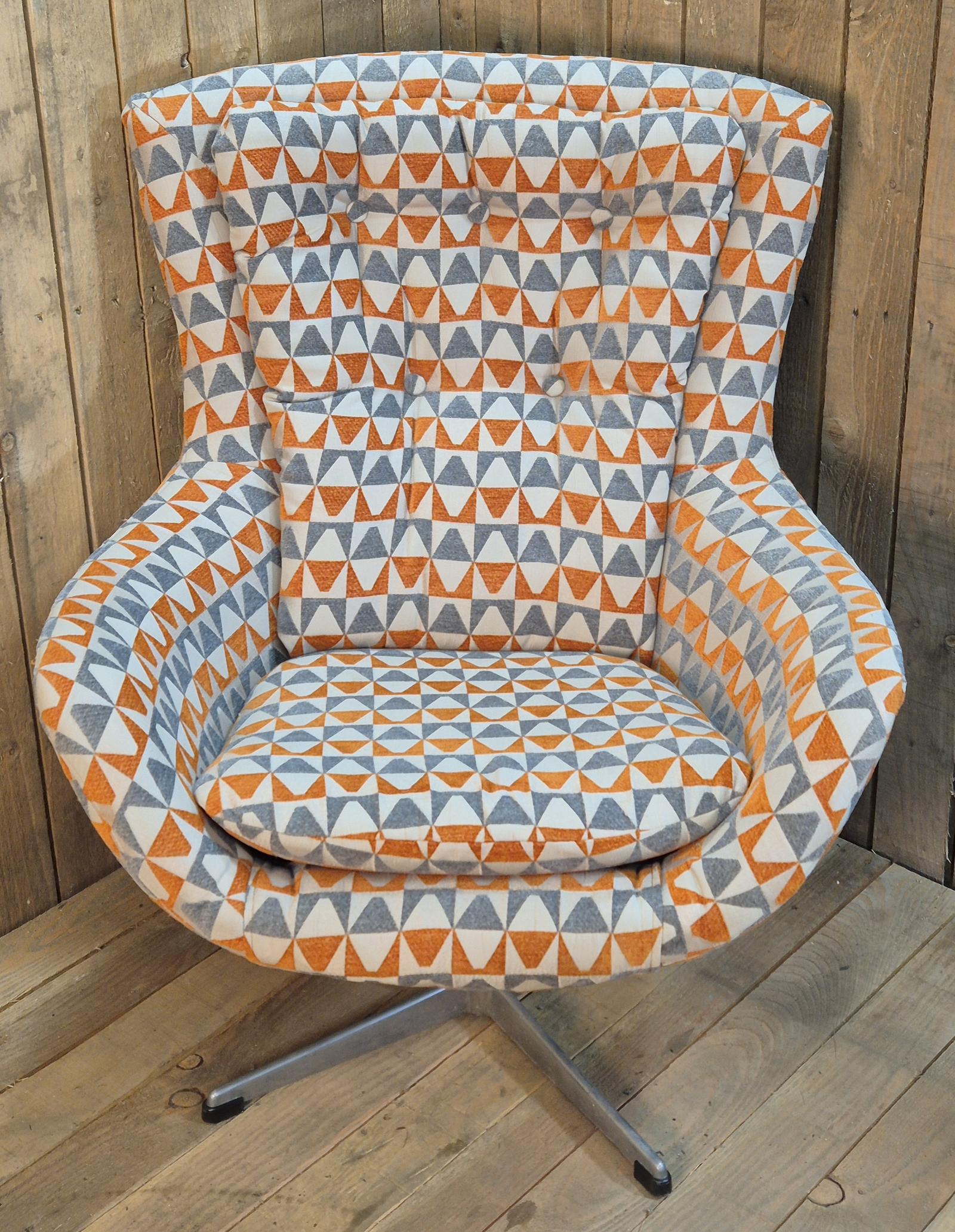 Vintage Retro Mid-Century Swivel Egg Chair (1 of 5) Vintage Retro Mid-Century Swivel Egg Chair (1 of 5)