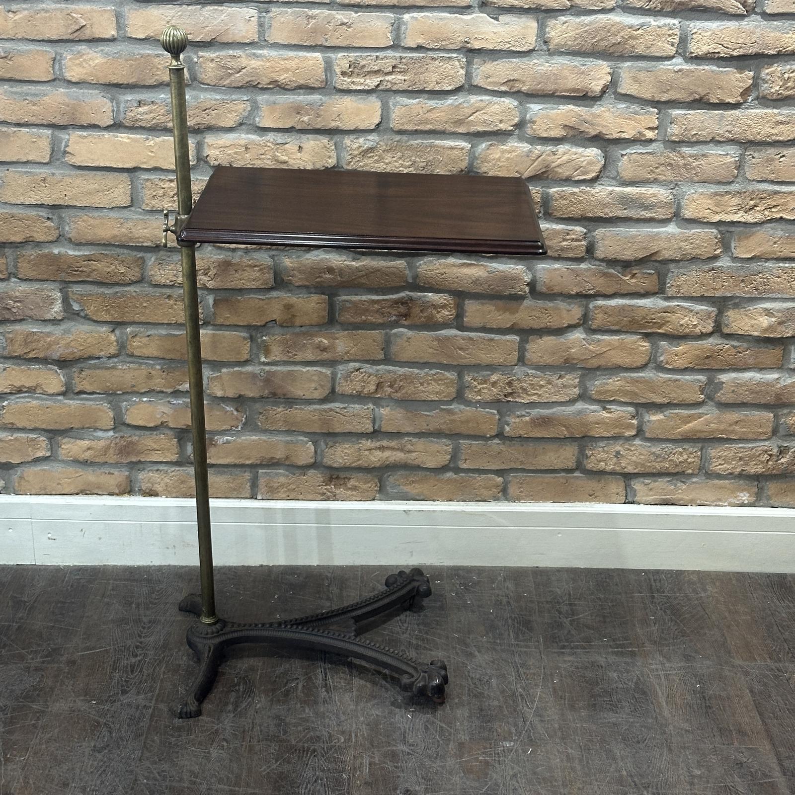 Reading / Sideway Table 1920s (1 of 6) Reading / Sideway Table 1920s (1 of 6)