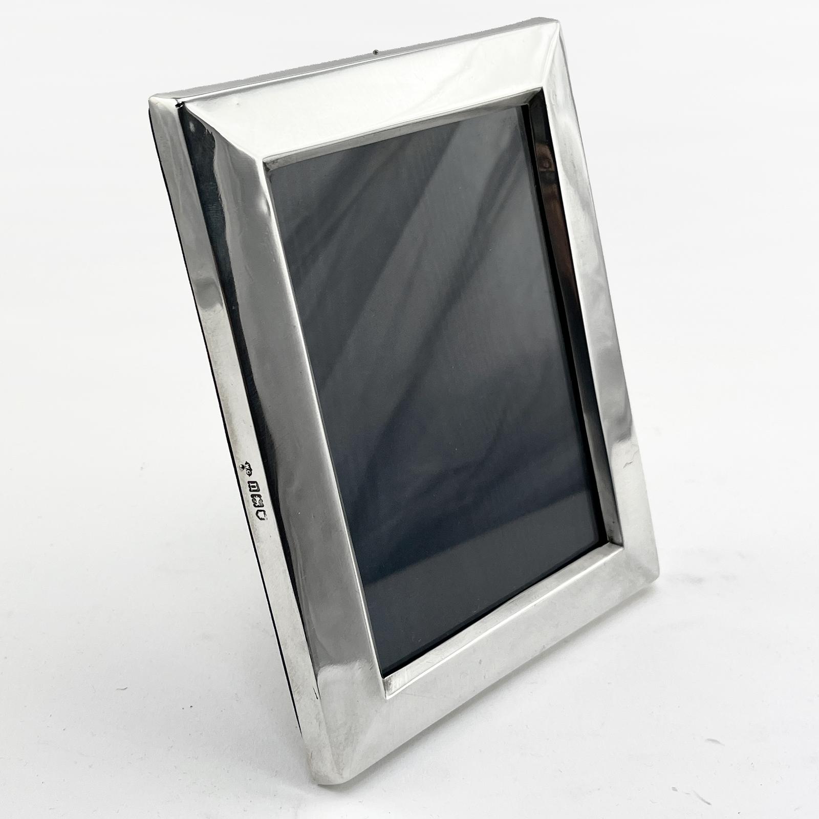 Stylish Plain William Comyns Sterling Silver Photo Frame (1 of 9) Stylish Plain William Comyns Sterling Silver Photo Frame (1 of 9)