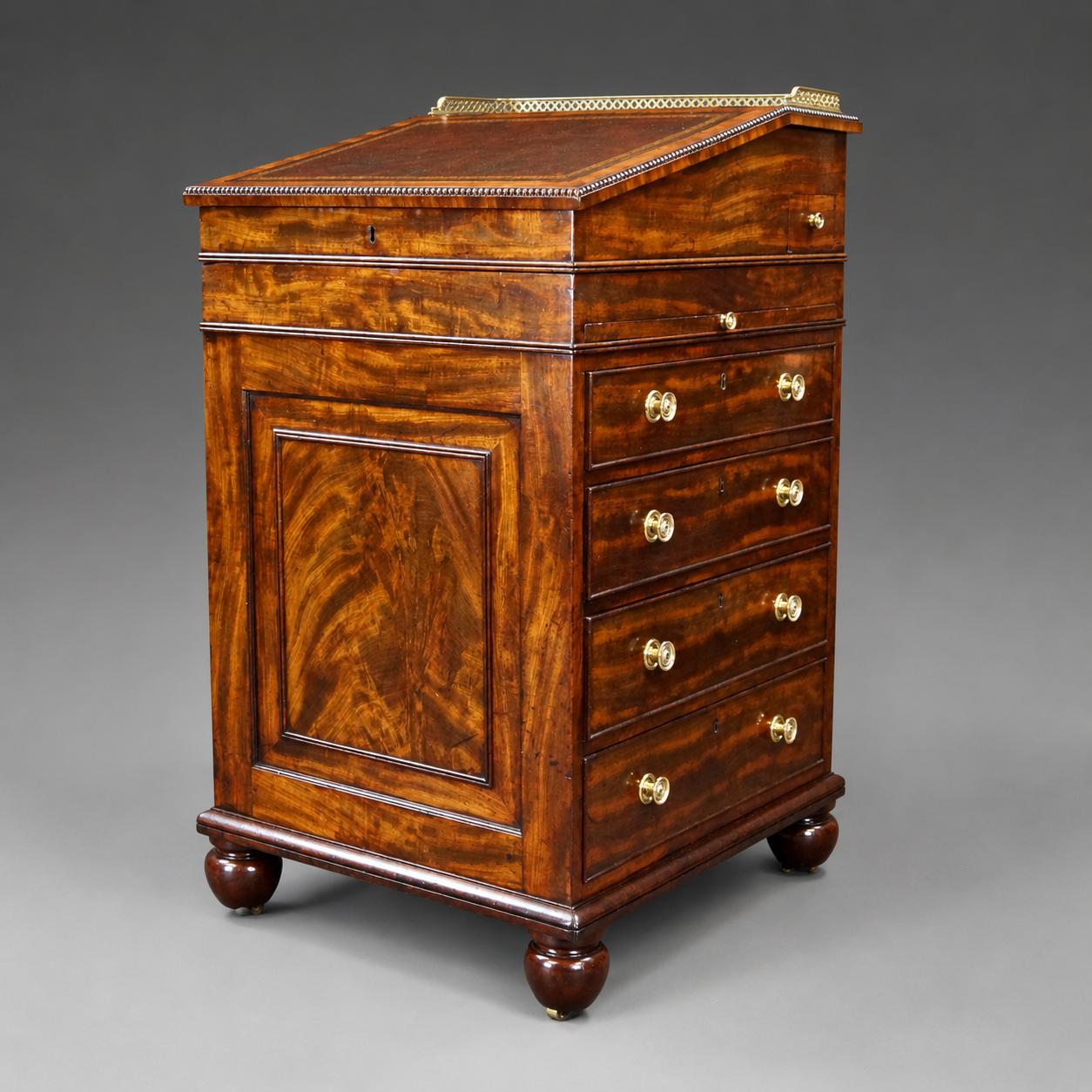 A Fine Gillows Flame Mahogany Davenport (1 of 8) A Fine Gillows Flame Mahogany Davenport (1 of 8)