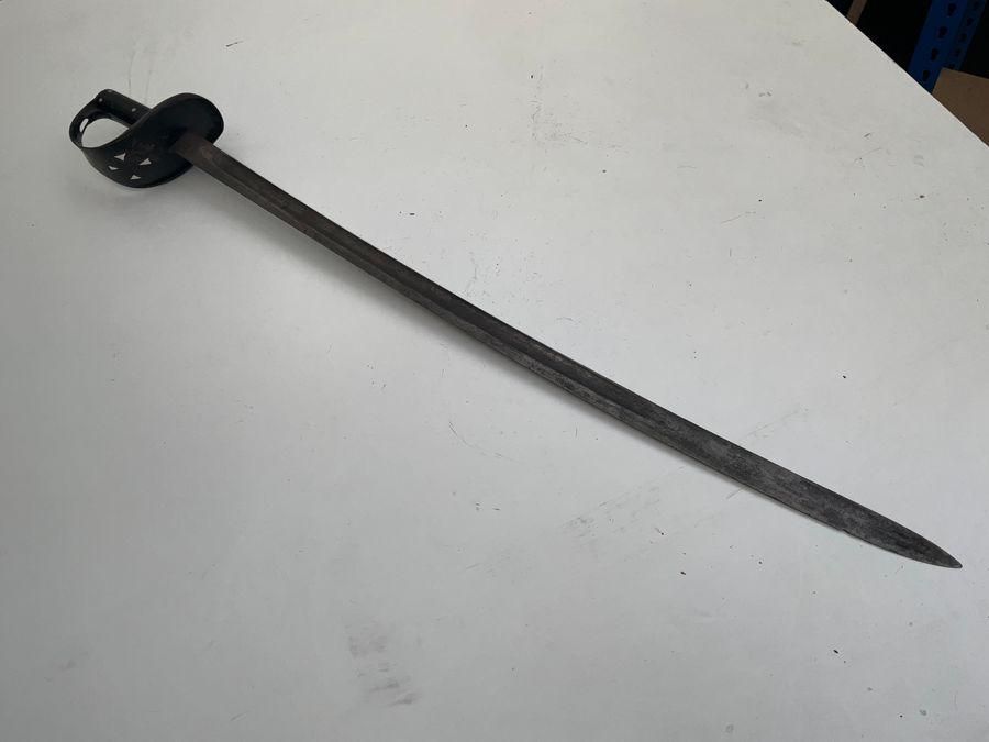 BRITISH 19TH CENTURY CAVALARY SABRE (1 of 16)