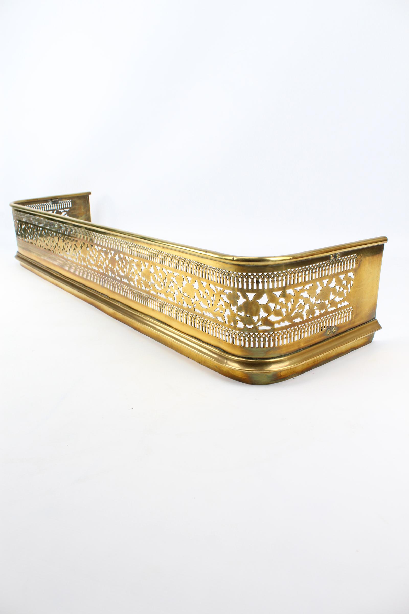 A 4ft Victorian Pierced Brass Fire Fender (1 of 13)
