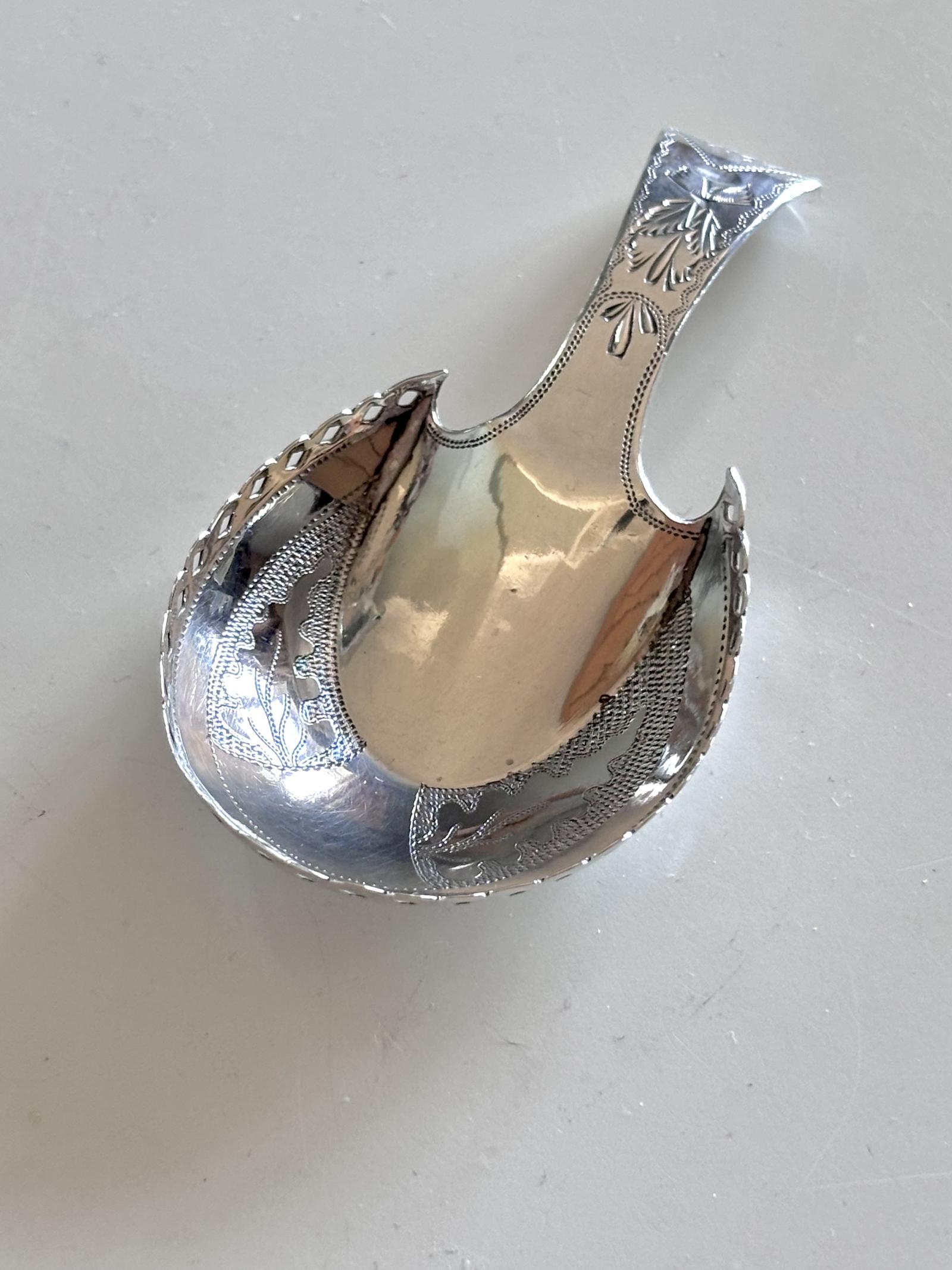 George III Silver Pastern Hoof Caddy Spoon - Cocks & Bettridge - Birmingham 1808 (1 of 8) George III Silver Pastern Hoof Caddy Spoon - Cocks & Bettridge - Birmingham 1808 (1 of 8)